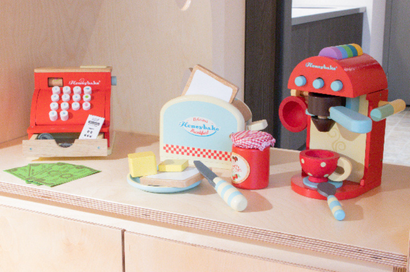 Themed Room- Warm Hug &mdash; Color Dimension Dessert Shop